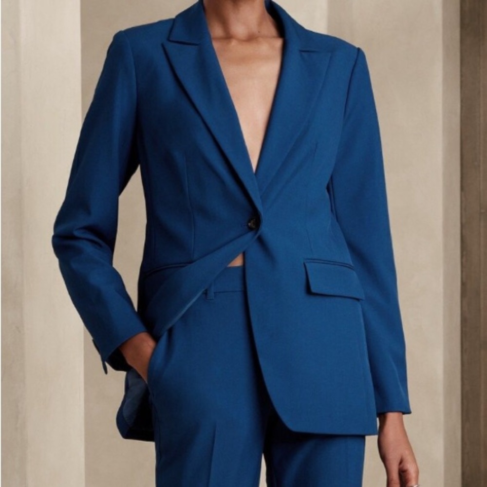 ISO Banana Republic Factory Sculpted Blazer Size 0 in True Tulum